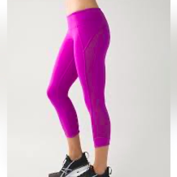 Lululemon 🍋 7/8 High Rise Mesh Panel Magenta Leggings Size 4 - Picture 3 of 11